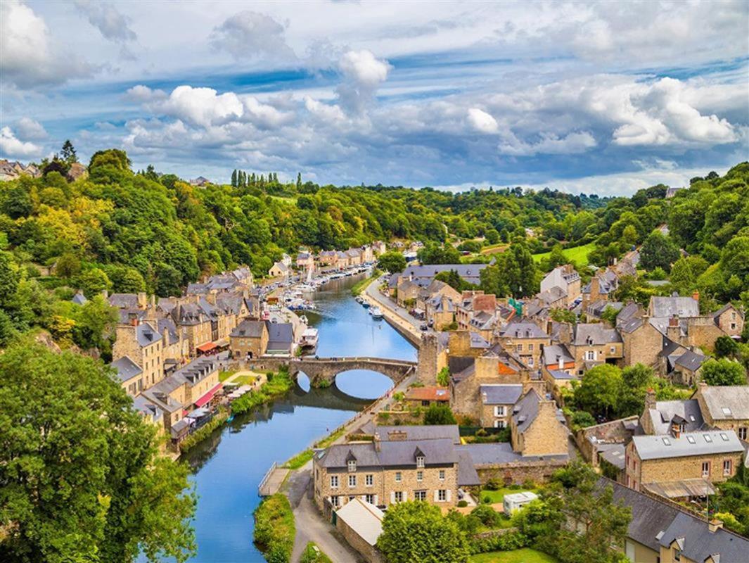 Wilton Dinan Exterior foto